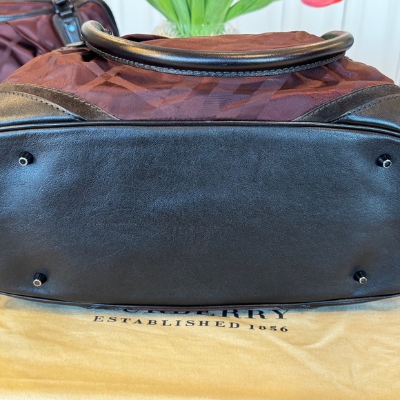 Burberry Tonal Check Burgundy Jacquard Nylon/Leather/Suede 2 zip Bowling Bag. - Picture 15 of 17